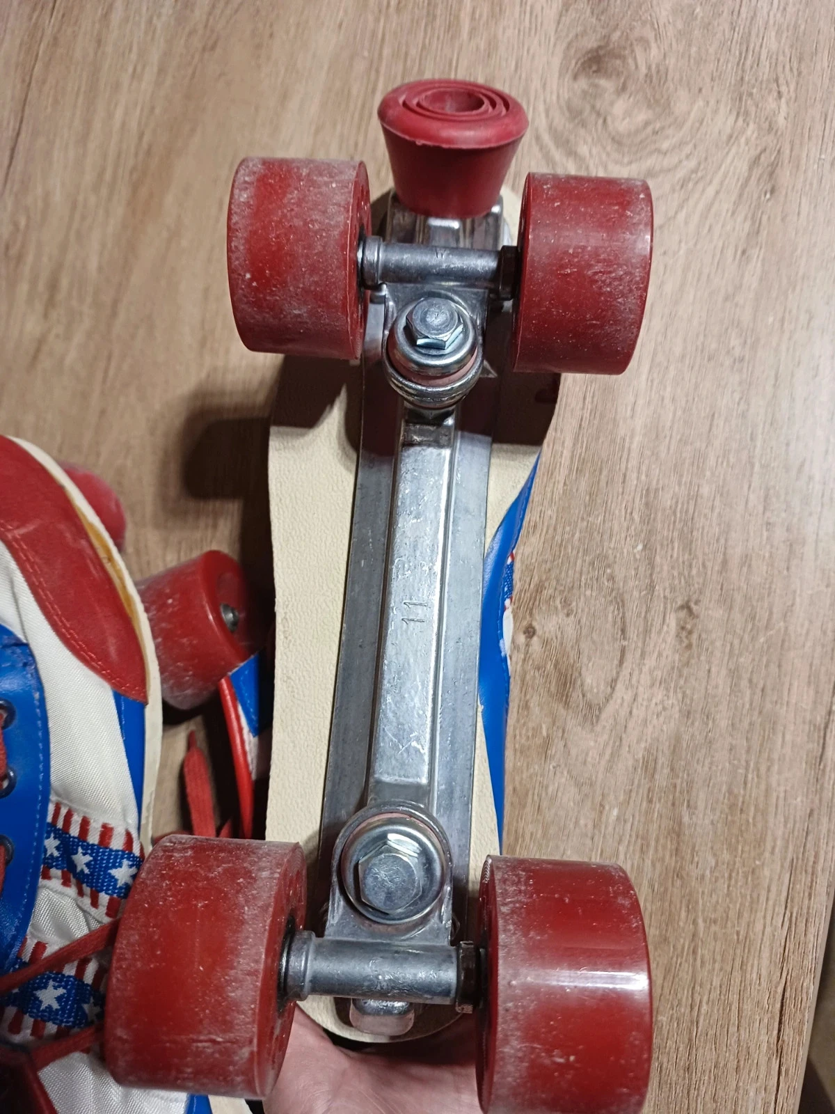 Vintage holy 45 roller skate pair – photo 5